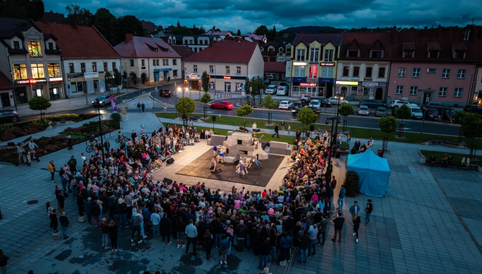 Cyrk, teatr i niezwykłe emocje – 39. ULICA Festival zachwycił Limanową - zdjęcie 1