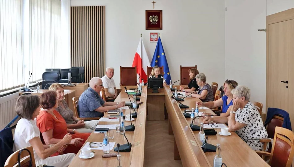 Radni-seniorzy po obradach - zdjęcie 1