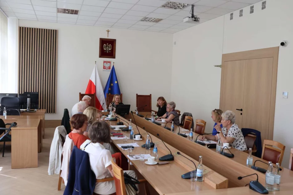 Radni-seniorzy po obradach - zdjęcie 6