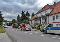 Samochód uderzył w dom - zdjęcie główne