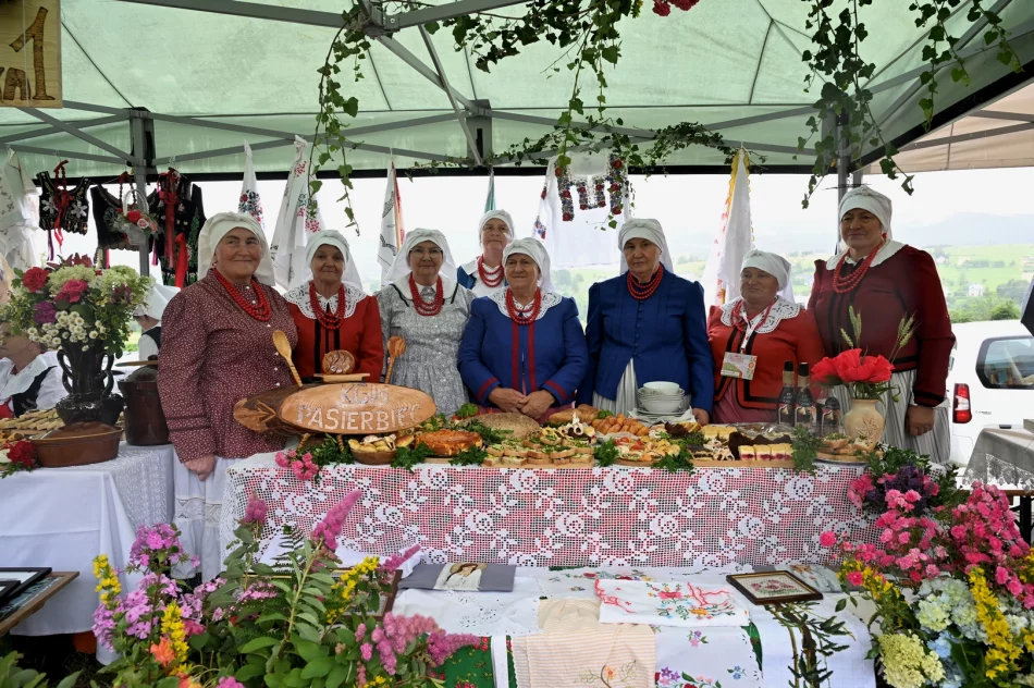 Za nami 27. Gminny Przegląd Kół Gospodyń Wiejskich w Pisarzowej - zdjęcie 4