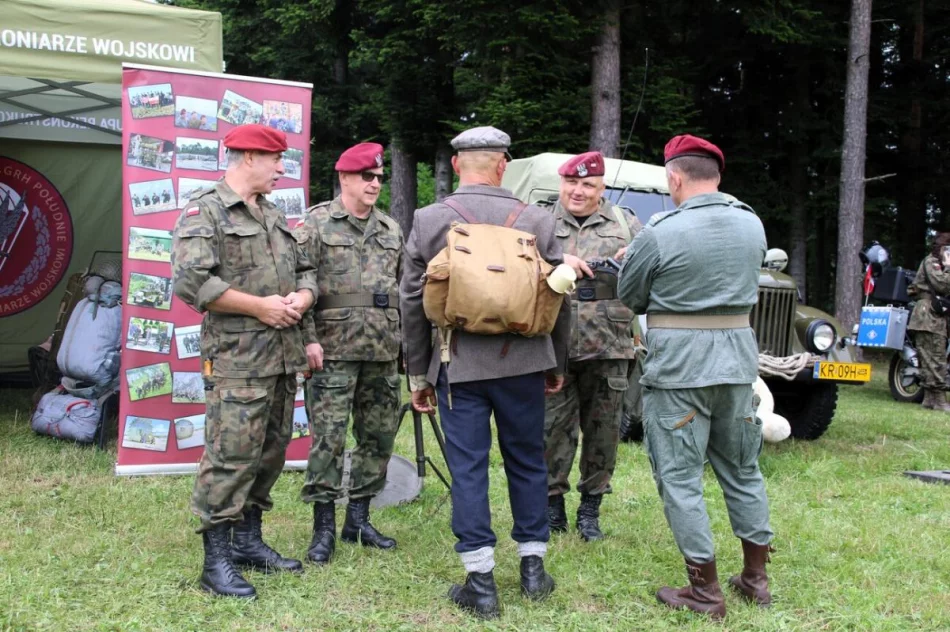 Żywa lekcja historii - mimo deszczowej pogody (ZDJĘCIA) - zdjęcie 2