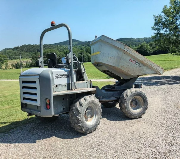 Wozidło budowlane obrotowe *Wacker Neuson 6001* 2010 r Umowa K/S - Zdjęcie główne