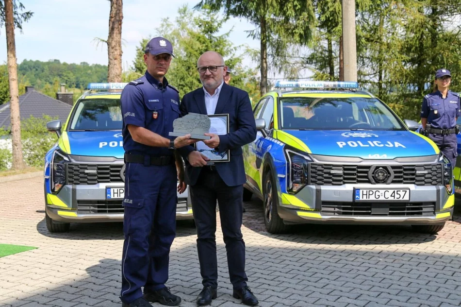 Nowe radiowozy w limanowskiej komendzie. Samorządy dołożyły prawie milion  - zdjęcie 11
