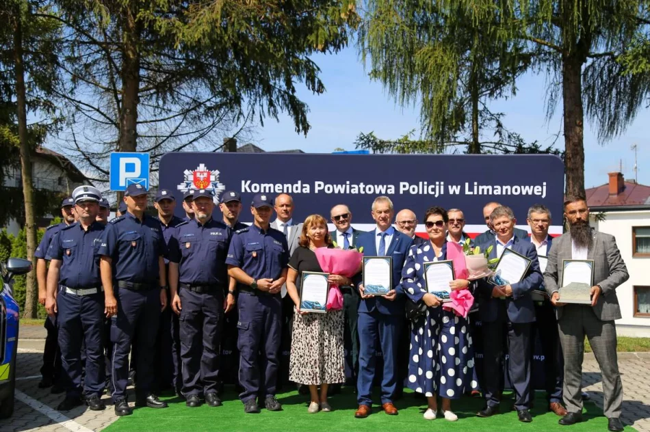 Nowe radiowozy w limanowskiej komendzie. Samorządy dołożyły prawie milion  - zdjęcie 16