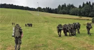 Marsz pograniczników w pełnym ekwipunku  - zdjęcie 2