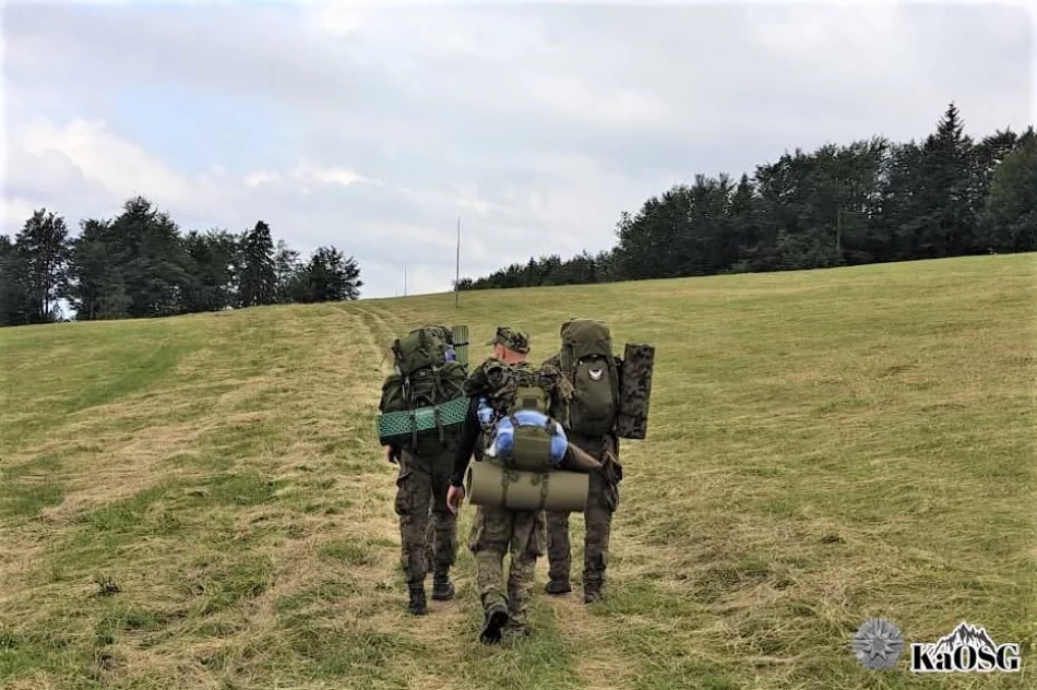 Marsz pograniczników w pełnym ekwipunku  - zdjęcie 4