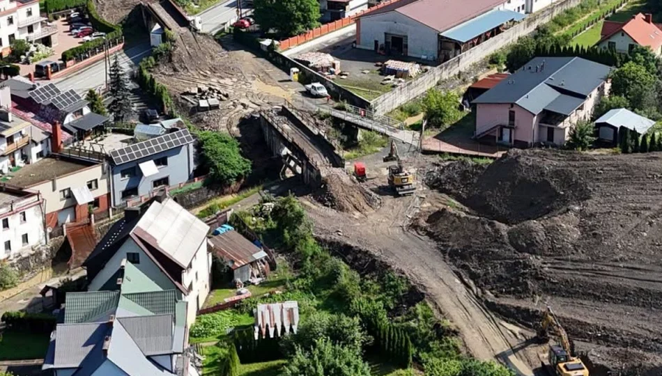 Postępy na torach - wznoszą mosty i wiadukty. Pociągi wrócą tu w przyszłym roku - zdjęcie 1