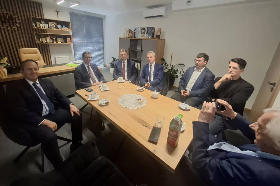 Morawiecki na Limanowszczyźnie. Samorządowcy dziękowali, posłowie obiecali powrót - zdjęcie 4