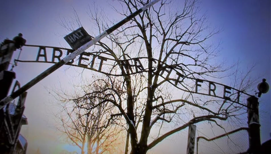Skandaliczny gest w Auschwitz. Kolumbijczyk dobrowolnie poddał się karze - zdjęcie 1