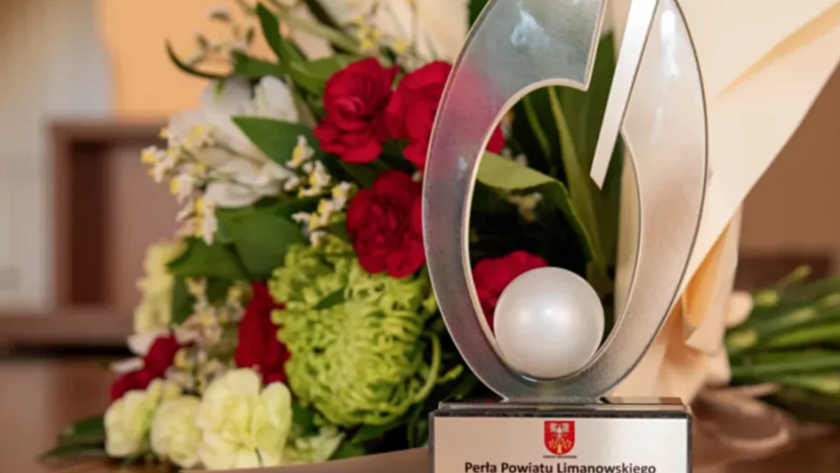 Statuetka Turystycznej Perły Powiatu Limanowskiego przyznawana w plebiscycie.