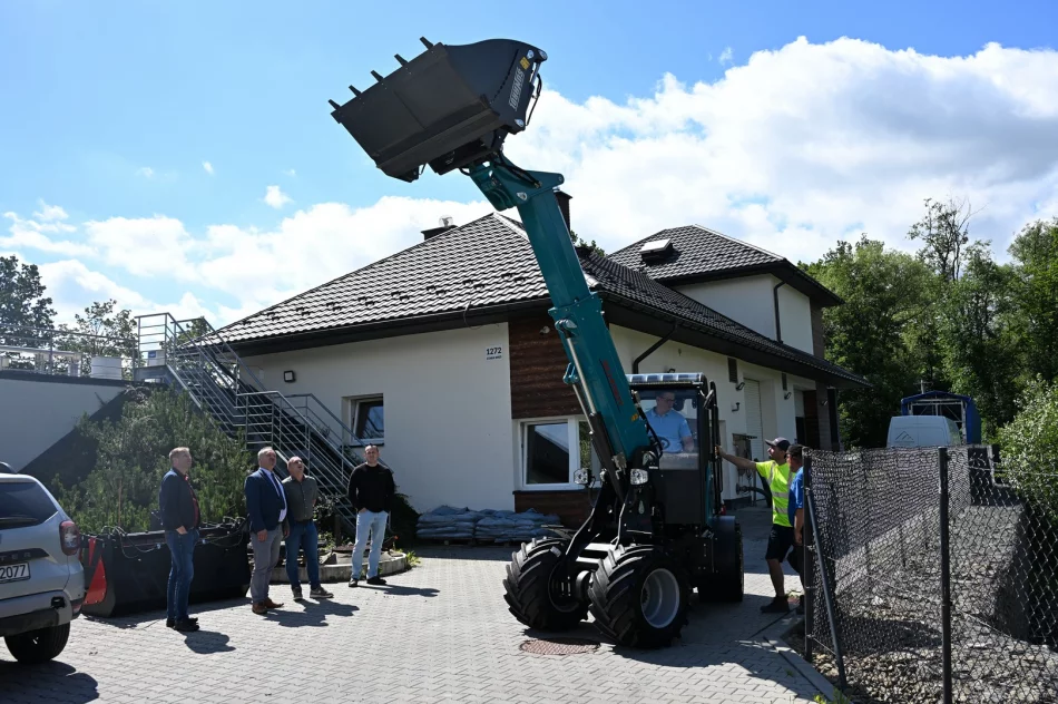 Gmina Limanowa zakupiła ładowarkę teleskopową dla PSZOK w Młynnem - zdjęcie 11