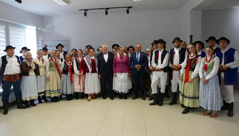 Koncert ,,Kijom worci" - Święto folkloru w Bibliotece w Pisarzowej - zdjęcie 1