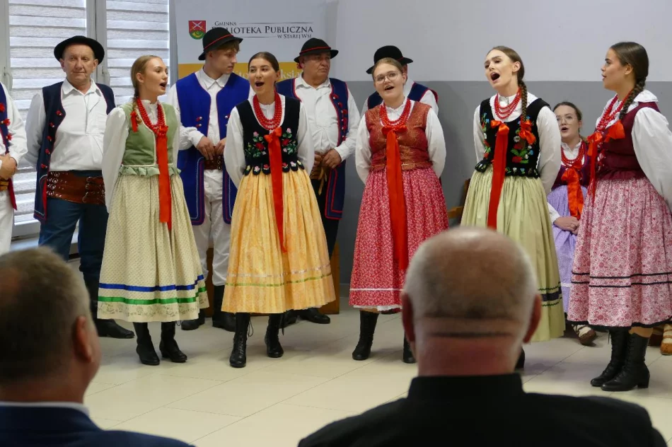 Koncert ,,Kijom worci" - Święto folkloru w Bibliotece w Pisarzowej - zdjęcie 4