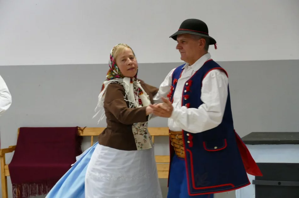 Koncert ,,Kijom worci" - Święto folkloru w Bibliotece w Pisarzowej - zdjęcie 5