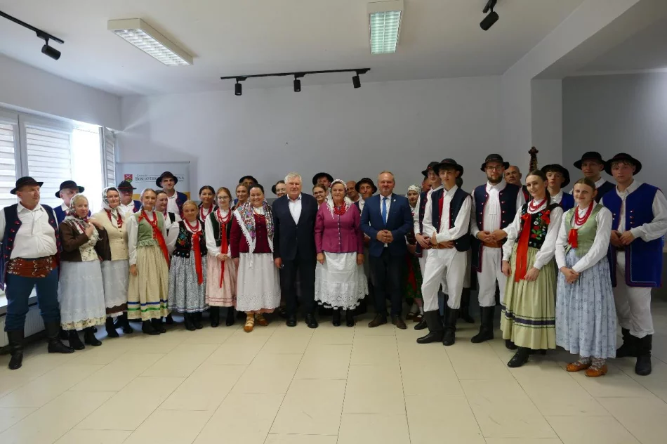 Koncert ,,Kijom worci" - Święto folkloru w Bibliotece w Pisarzowej - zdjęcie 11