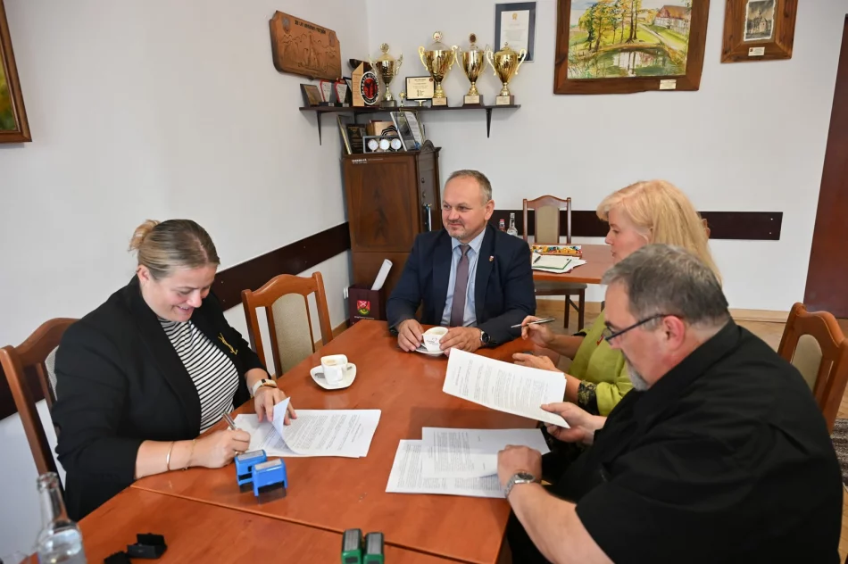 Podpisanie umów na przebudowy dróg rolniczych - zdjęcie 2