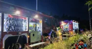 Pożar uszkodził dach i ścianę budynku - zdjęcie 2
