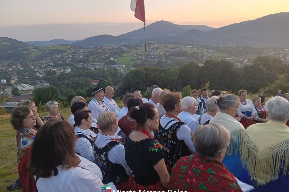 Wieczorna msza pod krzyżem na wzgórzu Grunwald  - zdjęcie 4