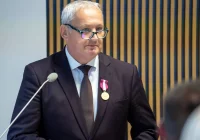 Pożegnanie sekretarza. Było wzruszenie, odznaczenie i śpiew - zdjęcie główne