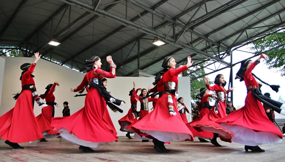 Dziecięce zespoły z Gruzji i Podhala wystąpiły w parku - zdjęcie 1