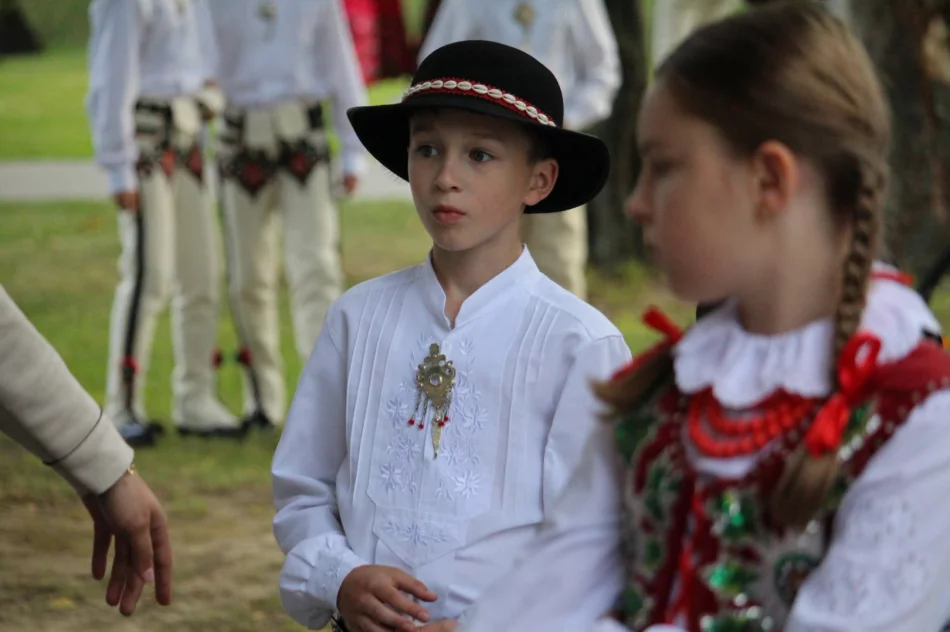 Dziecięce zespoły z Gruzji i Podhala wystąpiły w parku - zdjęcie 11