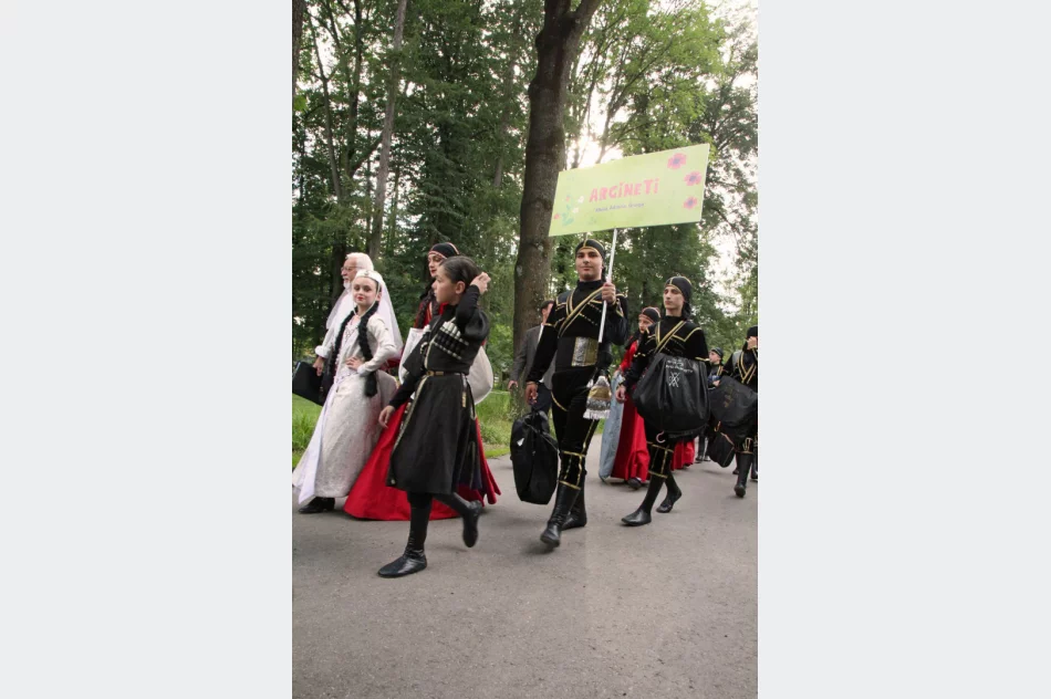 Dziecięce zespoły z Gruzji i Podhala wystąpiły w parku - zdjęcie 14