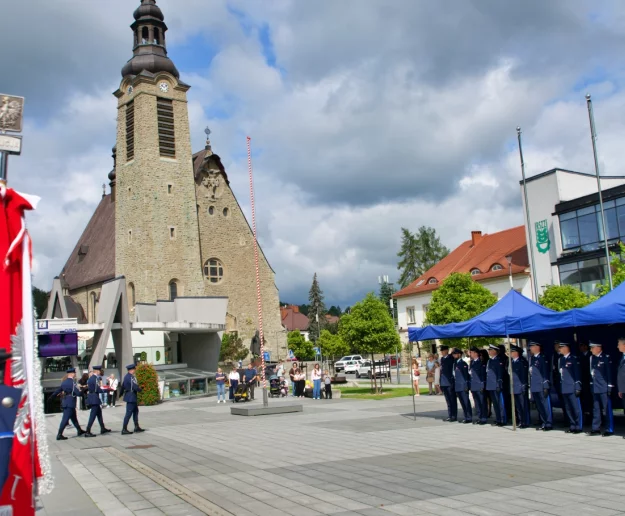 Awanse i odznaczenia na rynku. Limanowscy policjanci świętowali (ZDJĘCIA) - zdjęcie główne