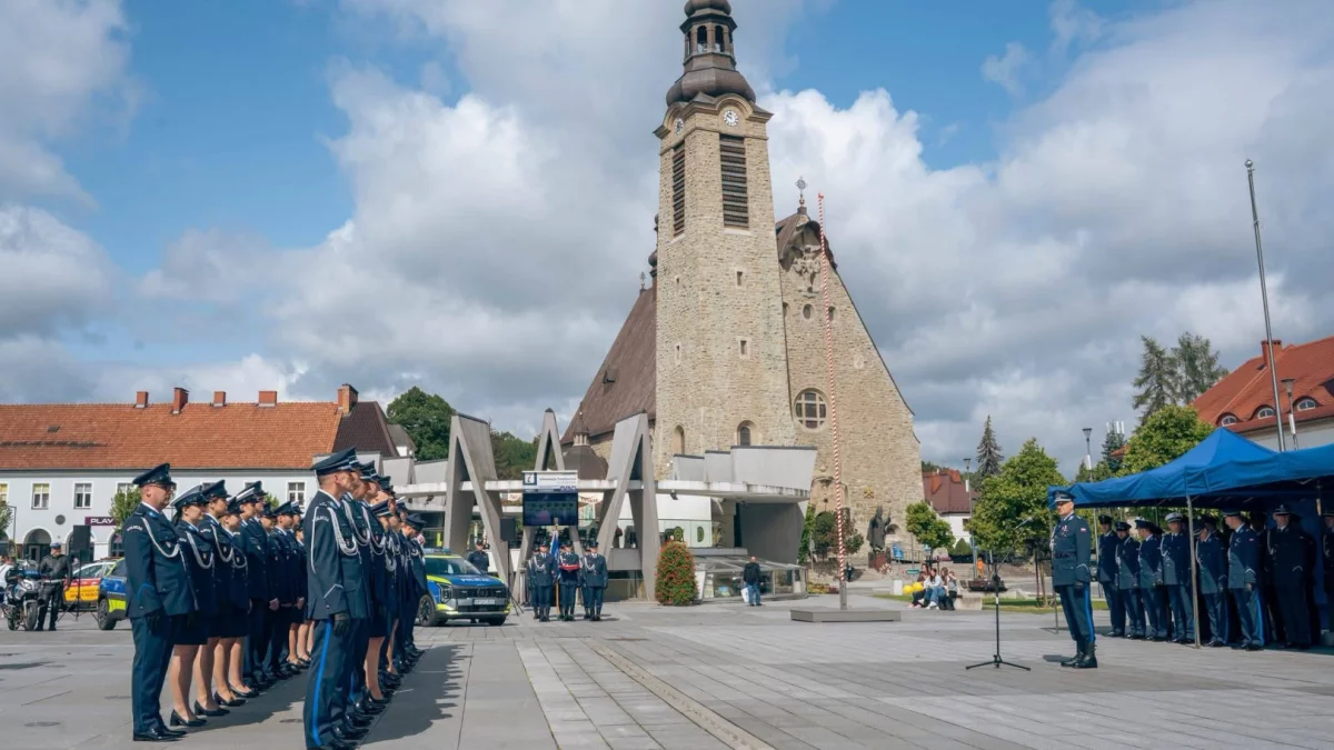 Powiatowe Święto Policji – uroczyste obchody odbyły się na limanowskim rynku