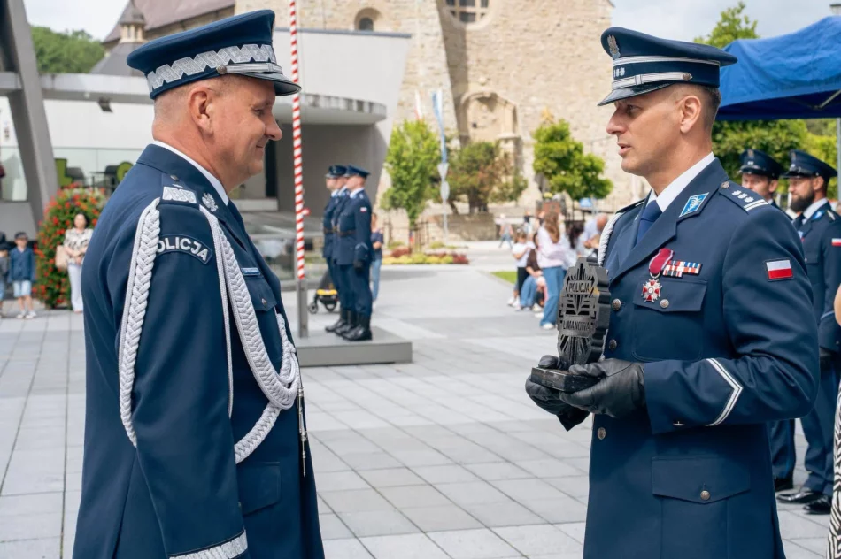 Powiatowe Święto Policji – uroczyste obchody odbyły się na limanowskim rynku - zdjęcie 4