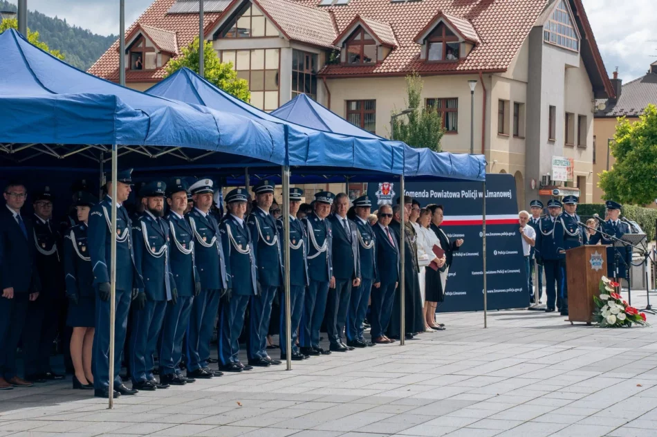 Powiatowe Święto Policji – uroczyste obchody odbyły się na limanowskim rynku - zdjęcie 10
