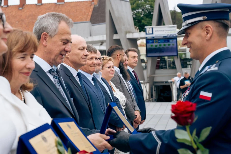 Powiatowe Święto Policji – uroczyste obchody odbyły się na limanowskim rynku - zdjęcie 11