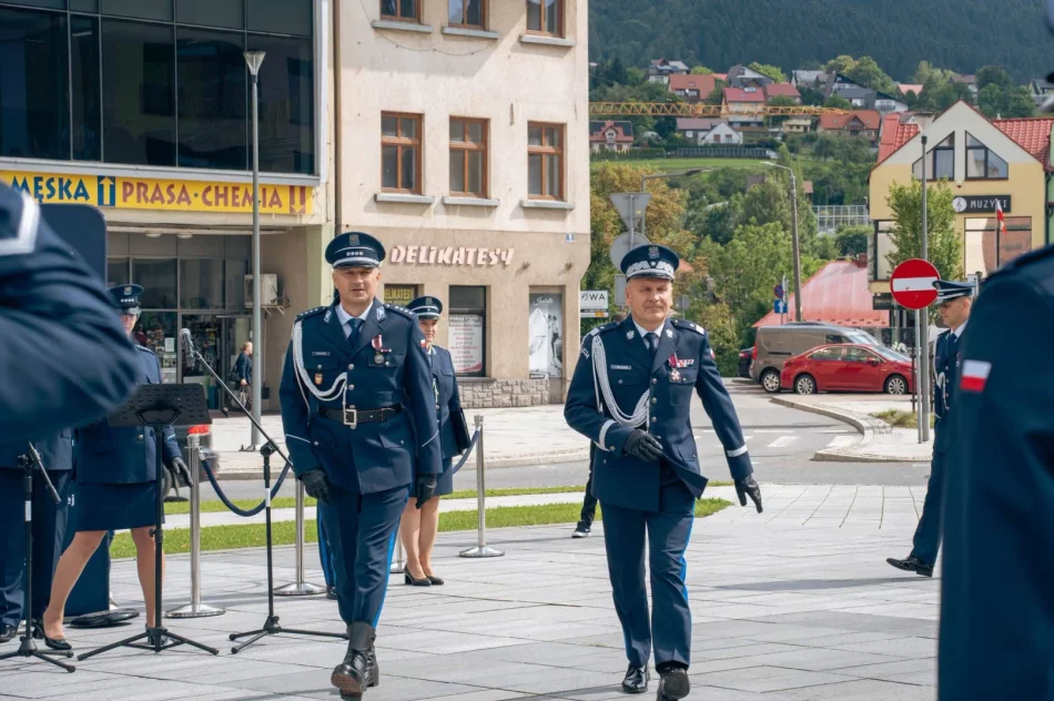 Powiatowe Święto Policji – uroczyste obchody odbyły się na limanowskim rynku - zdjęcie 15