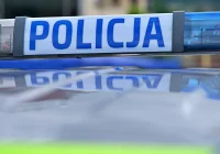 Auto uderzyło w dom, ranny rowerzysta i zerwane kable. Drogowy bilans - zdjęcie główne