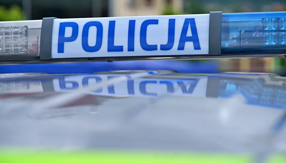 Auto uderzyło w dom, ranny rowerzysta i zerwane kable. Drogowy bilans - zdjęcie 1
