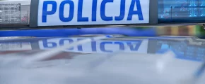 Auto uderzyło w dom, ranny rowerzysta i zerwane kable. Drogowy bilans - zdjęcie główne