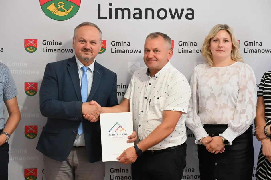 Podpisano umowę z wykonawcą placu zabaw w Starej Wsi I - zdjęcie 8