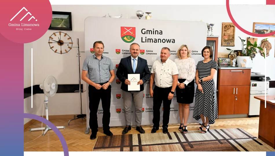 Podpisano umowę z wykonawcą placu zabaw w Starej Wsi I - zdjęcie 1