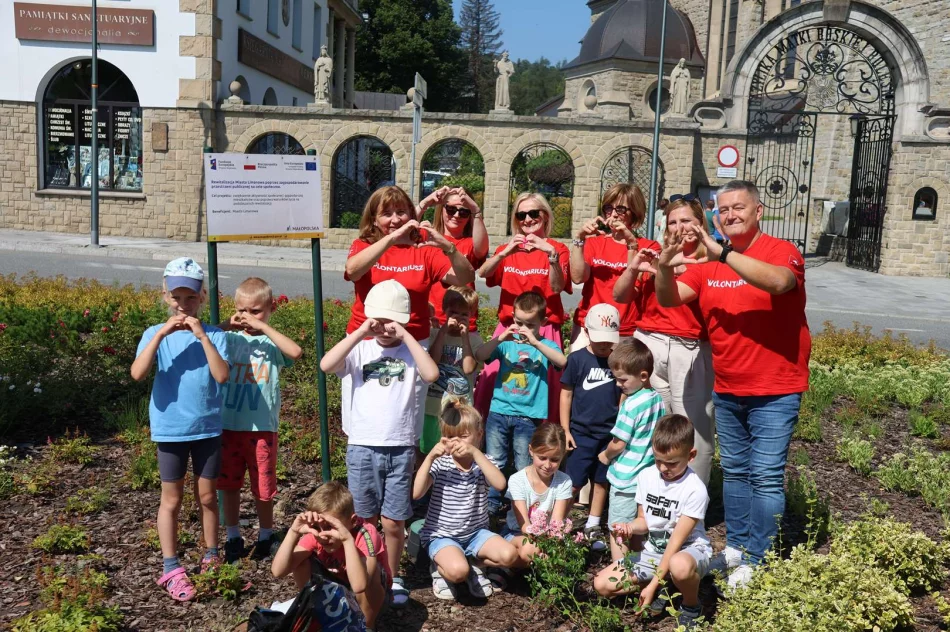 „Zielona Przystań Limanowa” – wspólnie zazieleniliśmy limanowski rynek - zdjęcie 9