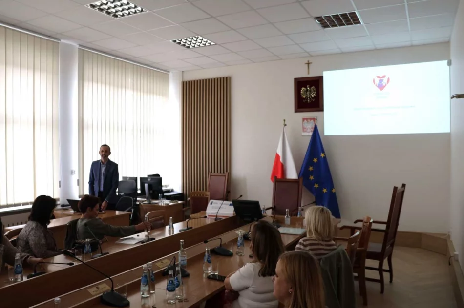 Podpatrywali rozwiązania w polityce senioralnej  - zdjęcie 9