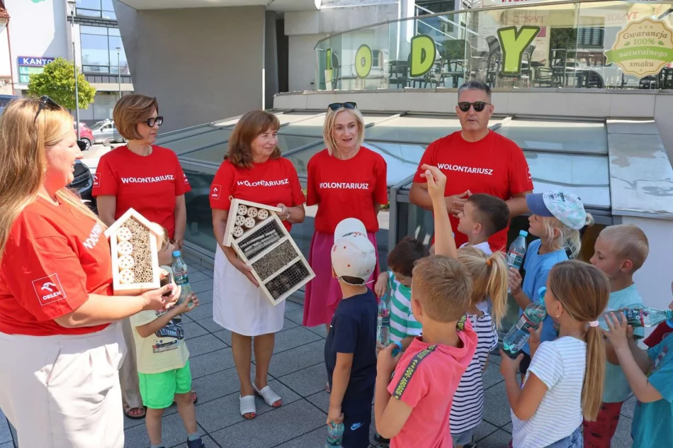 Przedszkolaki i urzędnicy sadzili rośliny - zdjęcie 4