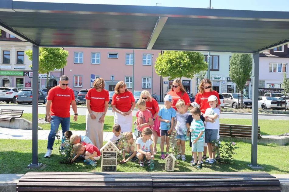 Przedszkolaki i urzędnicy sadzili rośliny - zdjęcie 6