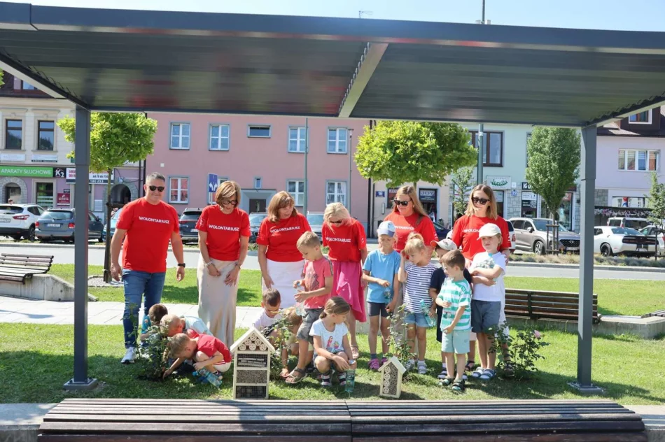 Przedszkolaki i urzędnicy sadzili rośliny - zdjęcie 10