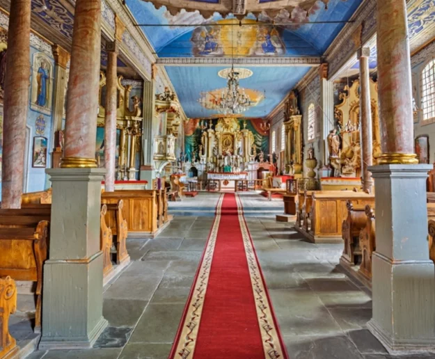 Świątynia na zgliszczach - zdjęcie główne