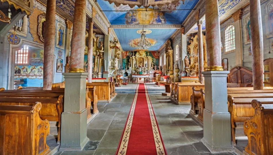 Świątynia na zgliszczach - zdjęcie 1