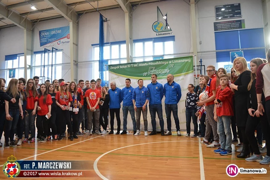 Piłkarze Wisły Kraków odwiedzili fanów w Limanowej - zdjęcie 2