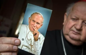 Kard. Dziwisz zeznawał w procesie wytoczonym kurii przez ofiarę wykorzystana seksualnego przez księdza - zdjęcie główne