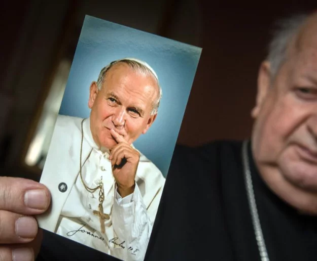 Kard. Dziwisz zeznawał w procesie wytoczonym kurii przez ofiarę wykorzystana seksualnego przez księdza - zdjęcie główne