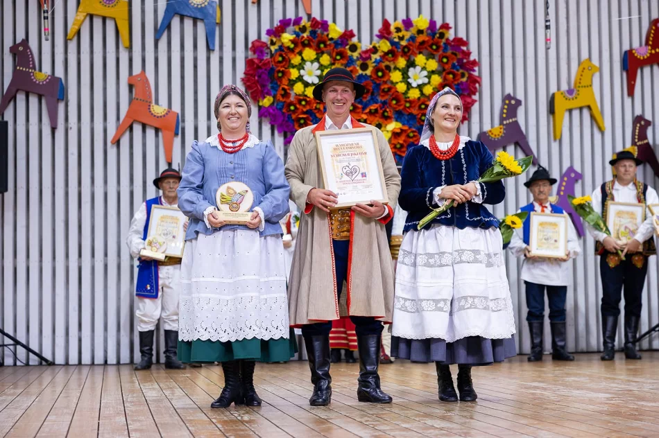 Folklor z Gminy Limanowa doceniony w Żywcu. Sukcesy zespołów i wyróżnienie dla Piotra Pławeckiego - zdjęcie 4