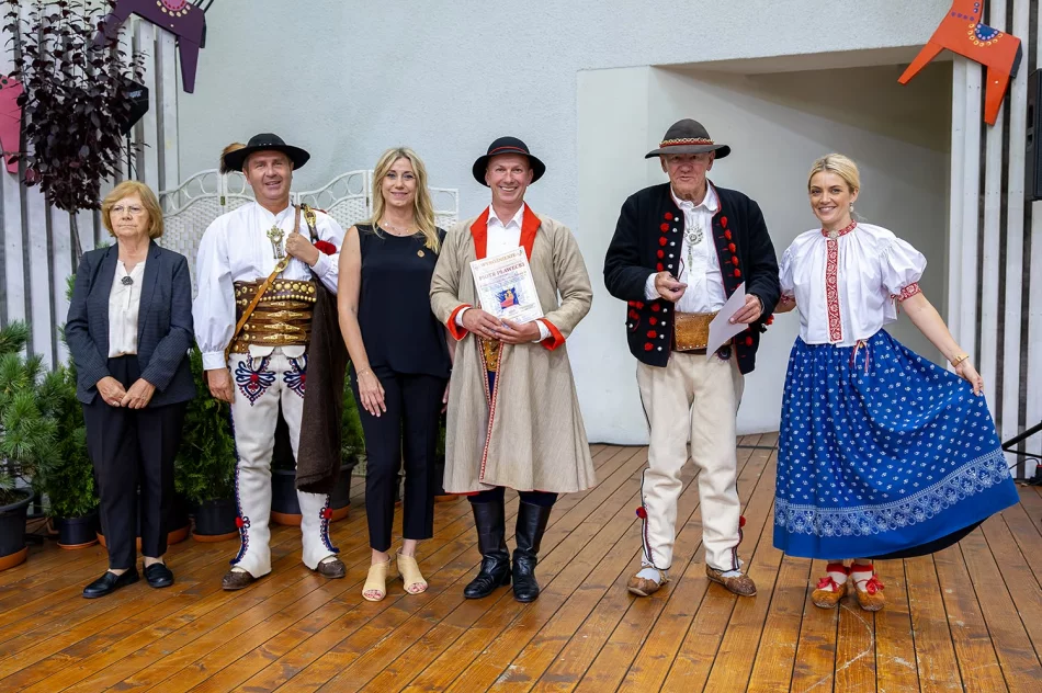 Folklor z Gminy Limanowa doceniony w Żywcu. Sukcesy zespołów i wyróżnienie dla Piotra Pławeckiego - zdjęcie 8